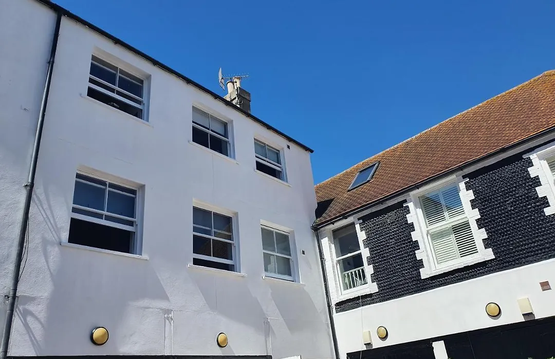 Waynes Place 3*